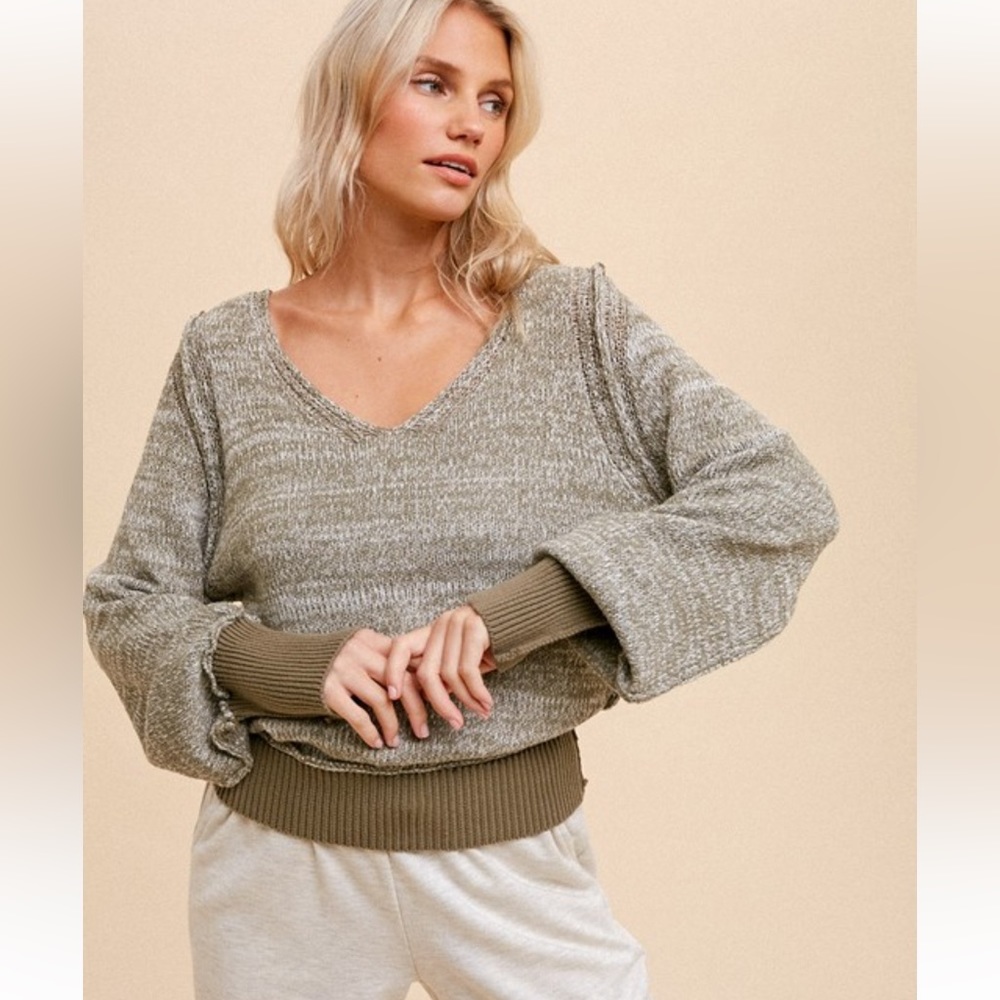 EUC Knit Sweater V-Neck Ballon Sleeve Olive Green M